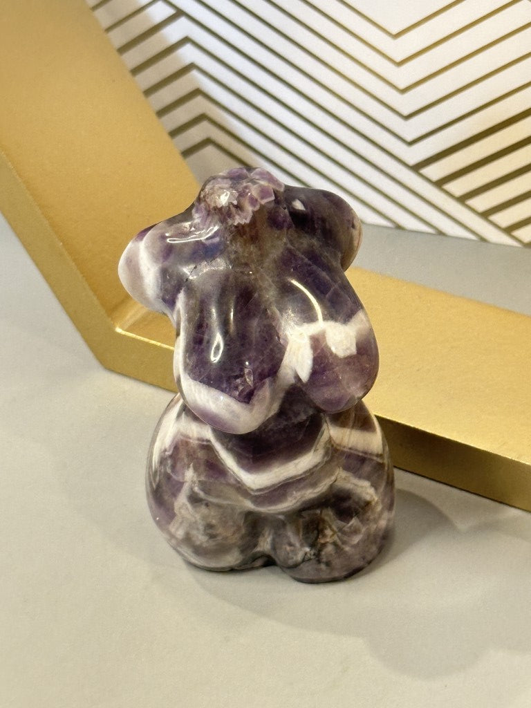 Chevron Amethyst Goddess Figurine: Divine Intuition & Inner Harmony